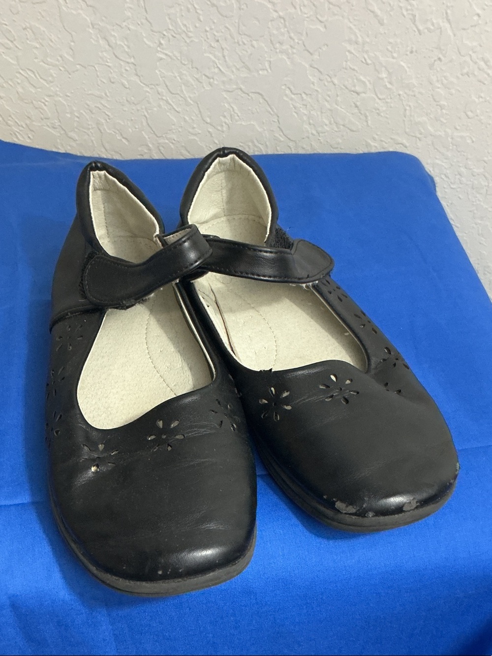 👞 Girls Black Floral Cutout Mary Jane Flats School Uniform Dress Shoes 👞